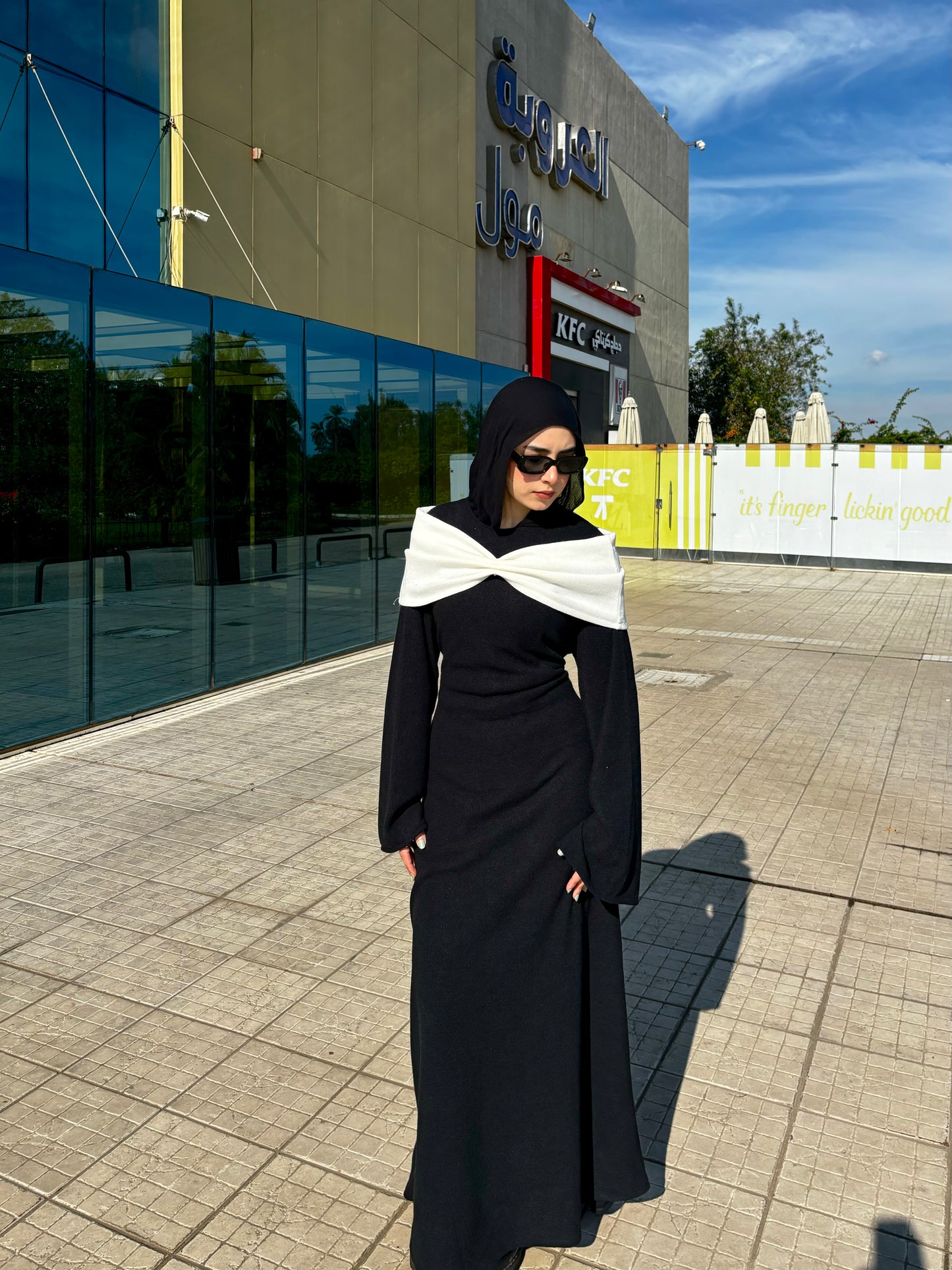 Feminine Noiré Dress in Black