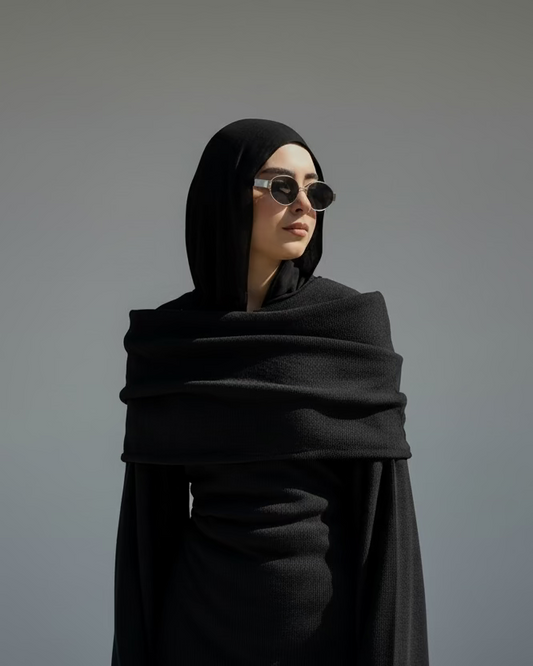 Feminine Noiré Dress in Black